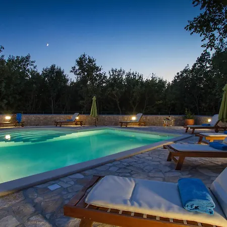 度假居 Stunning In With Swimming Pool *